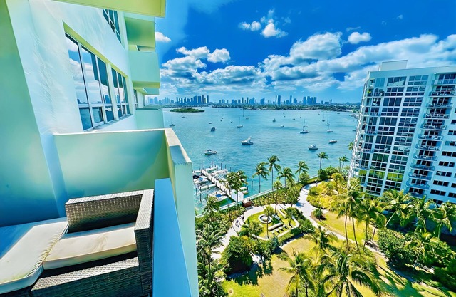 Luxury 1-Bedroom with Spectacular Bay View