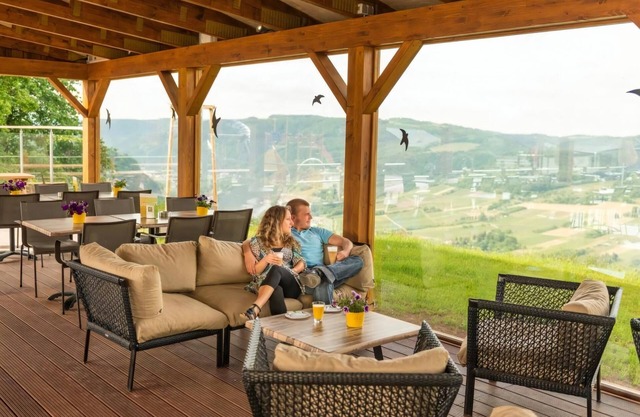 Luxury 10-person bungalow in the holiday park Landal Mont Royal