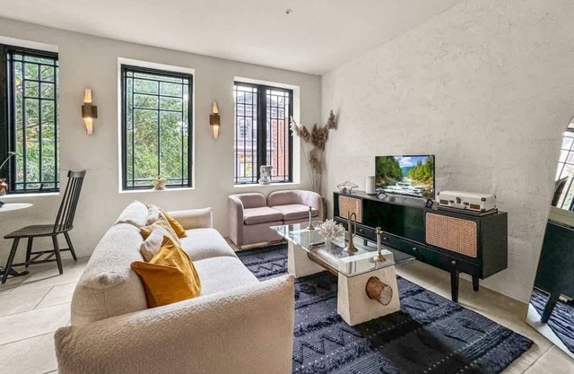 Luxury 1BD | 1 Bed | South St