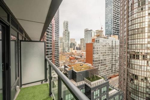 Luxury 1Bdr Condo in Downtown Toronto