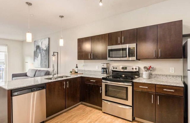 LUXURY 1BR APARTMENT l ENTERTAINMENT + FREE PARK