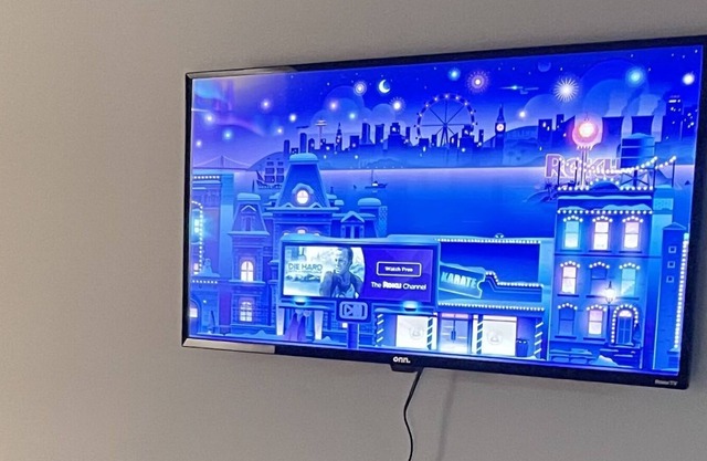 Luxury 1br HIGHRISE w/ a balcony & uptown view