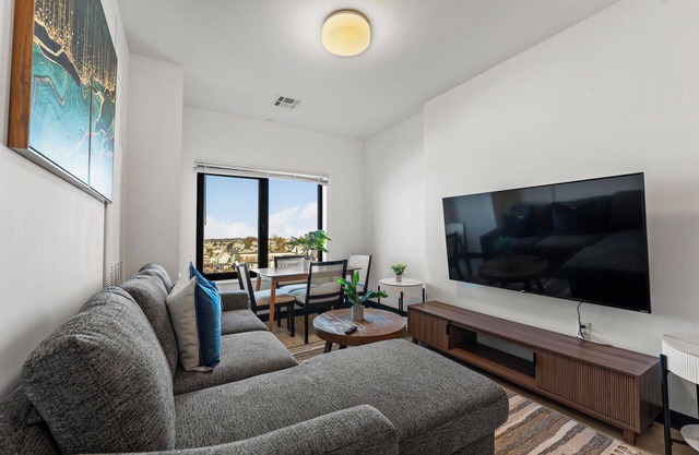 Luxury 1BR near Boston 3721
