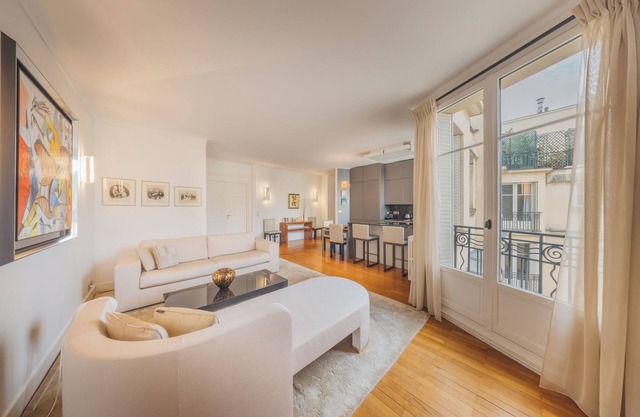 Luxury 1BR very central elevator