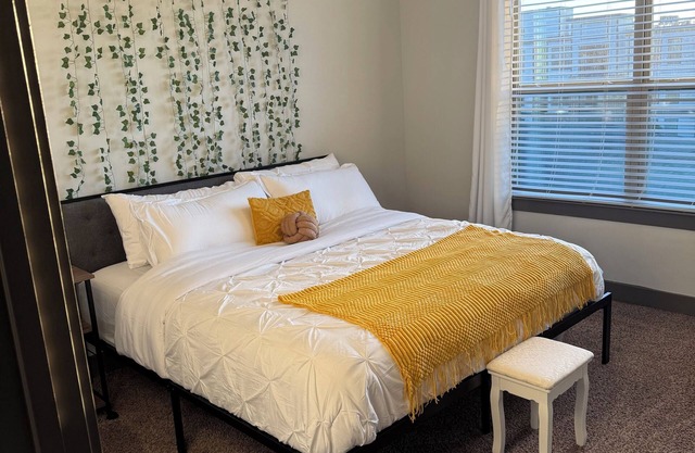 Luxury 1BRw/Balcony Near Airport