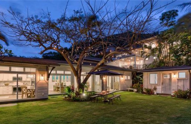 Luxury 2 bd 2 bath - world famous Lanikai Beach - less than 5 min walk to water!