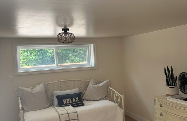 Luxury 2-bed, 1-bath apartment in the heart of Alliston. Walk to downtown!