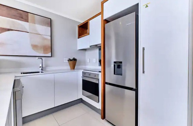 Luxury 2 bed en-suite on the 10th floor with views