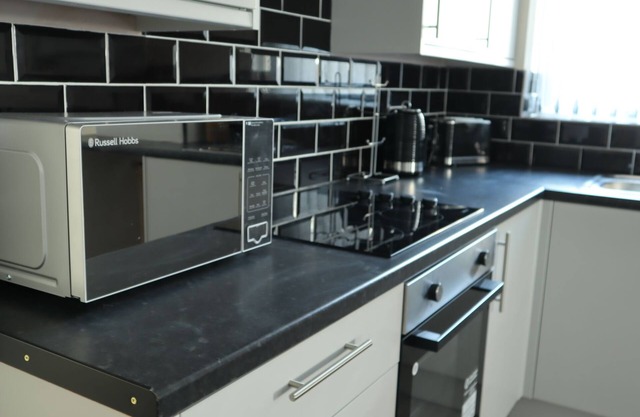Luxury 2 bed open plan apartment with free internet services