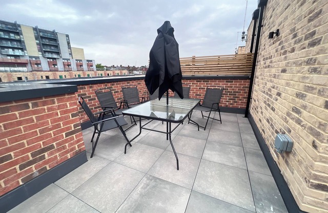 Luxury 2 Bed House, Loft Garden , Watford Staduim, Harry Po, Free Parking, Netfx