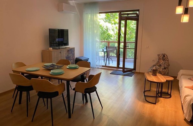 Luxury 2-bedroom apartment with WiFi, AC with a sea view
