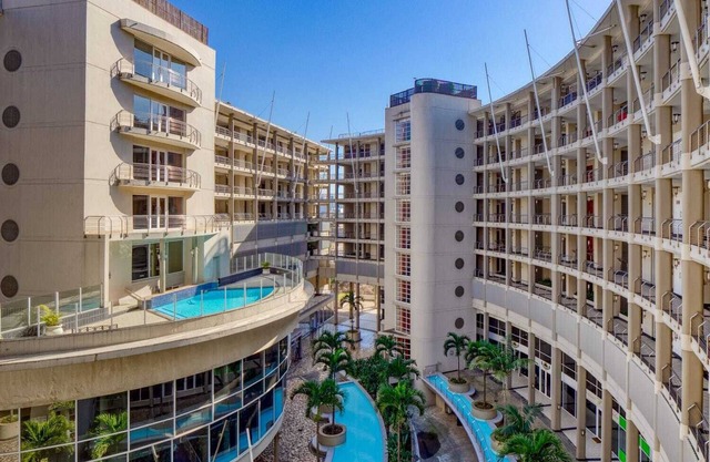 LUXURY 2 BEDROOM APARTMENT - DBN THE SAILS WATERFRONT