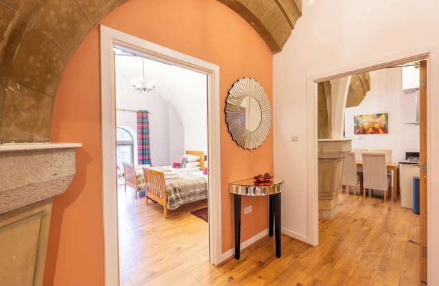 Luxury 2 Bedroom Self Catering Apartment in Historic Abbey On Loch Ness AC25