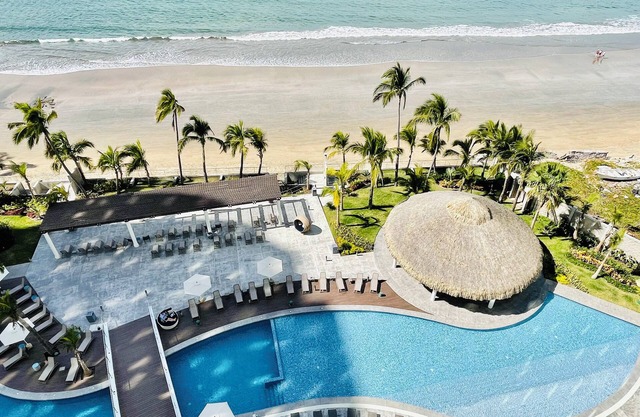 Luxury 2 Bedrooms Apartment at an exclusive tower by the beach in Zona Dorada n