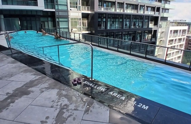 Luxury 2 Bedrooms appartment near CN tour