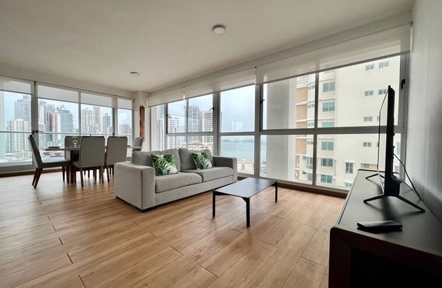 Luxury 2 BR apt with free parking and balcony