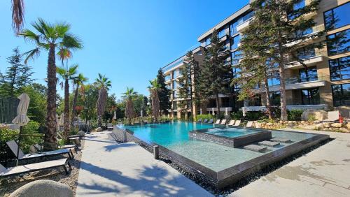 Luxury 2 Room Flat Free Parking, Pool and WiFi