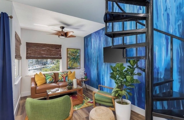 Luxury 2 story condo with 2 bedrooms and 2 balconies in tranquil Melbourne