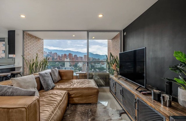 Luxury 2BR Apt near Provence