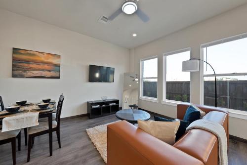 Luxury 2BR Getaway Near Stadiums and Texas Live