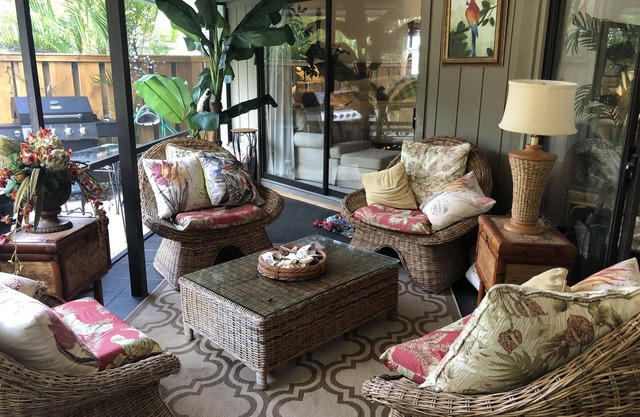 Luxury 3/2 Jupiter Beach bungalow walk to beach private backyard oasis