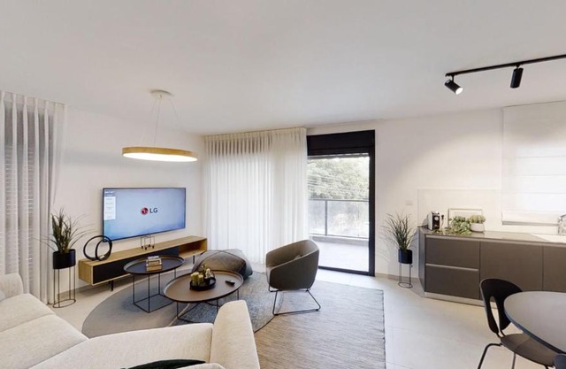 Luxury 3&4 Bedroom new apartments - close to the Beach & Bahai Gardens