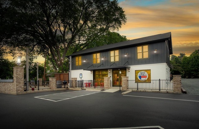 Luxury 3 Bed Loft Above Trendy Elon Bottle Shop