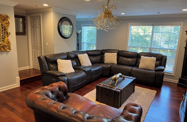 Luxury 3-bed Townhome W/Modern finishes & Easy access to Baltimore &Annapolis.