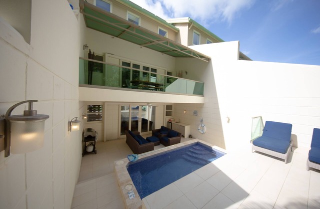 Luxury 3-Bed Villa, St James, near Beach & Gym