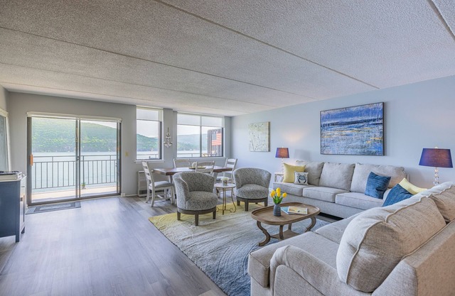 Luxury 3 bedroom 1.5 bath Condo on Magnificent Canandaigua Lake. Sleeps 6.
