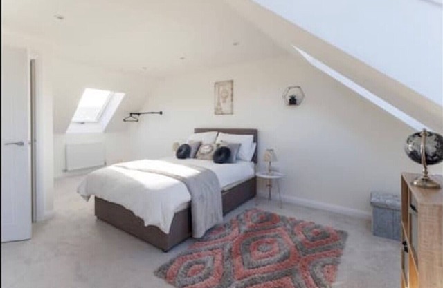 Luxury 3-bedroom, 2-bathroom Home Sleeps 7 People