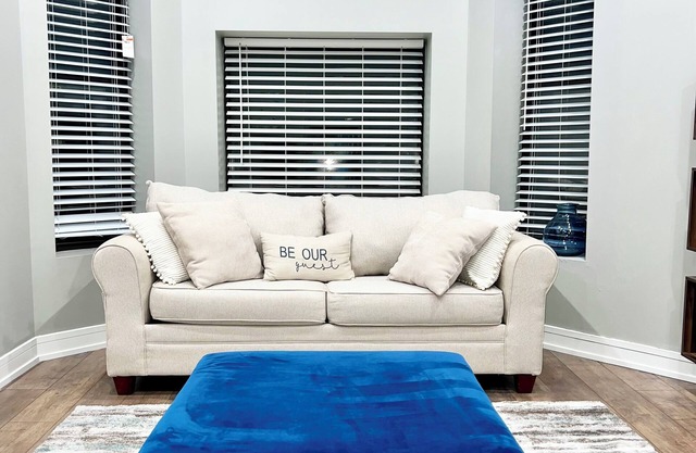 Luxury 3-bedroom apartment in Bronzeville Chicago with AC, WiFi