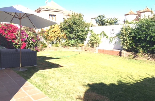 Luxury 3 bedroom beachside villa, located just minutes from all amenities
