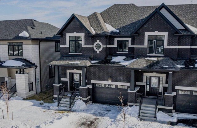 LUXURY 3 BEDROOM RETREAT IN WASAGA BEACH 15MIN DRIVE TO MANY AMENITIES!
