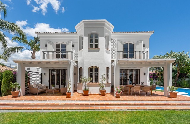 Luxury 3-Bedroom House with Private Pool