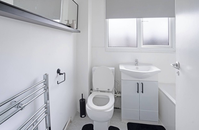 Luxury 3 Bedroom house in london