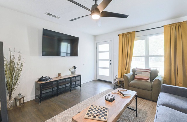 Luxury 3-Bedroom Oasis: Your Gateway to Arlington's Heartbeat! 🌟