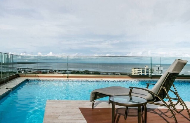 Luxury 3 Bedroom Oceanview apt w parking balcony