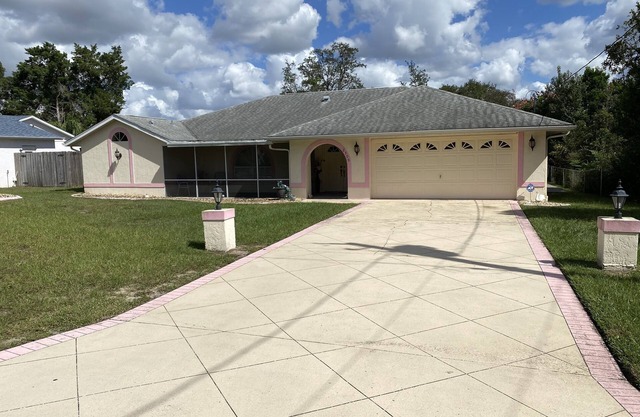 Luxury 3 Bedroom Pool Home. Quiet Neighborhood.