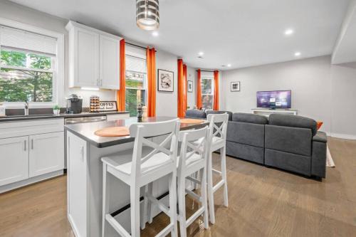 Luxury 3BR apt in Boston with Roku TV