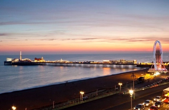 Luxury 3BR Brighton Home near South Downs, Sea Views, Pool & Free 4-Car Parking