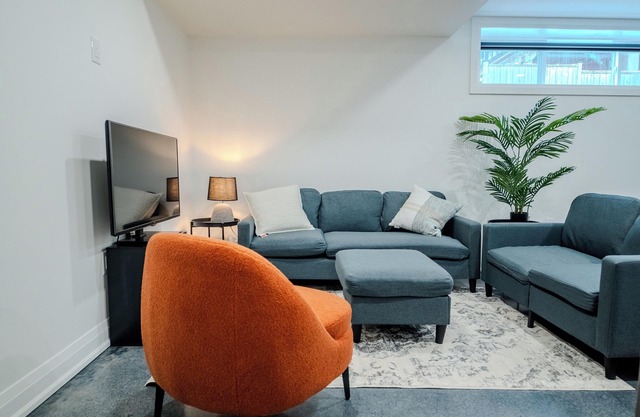 Luxury 3BR Coach House in the Heart of Toronto | 2 Kitchens, 3.5 Baths