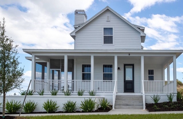 Luxury 3BR House Overlooking Lake Alfred!
