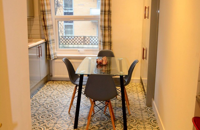 Luxury 4/5 bed 2 bath Victorian London home