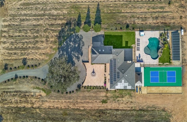 Luxury 4 Acre Estate - Pickleball, Pool, Game Room