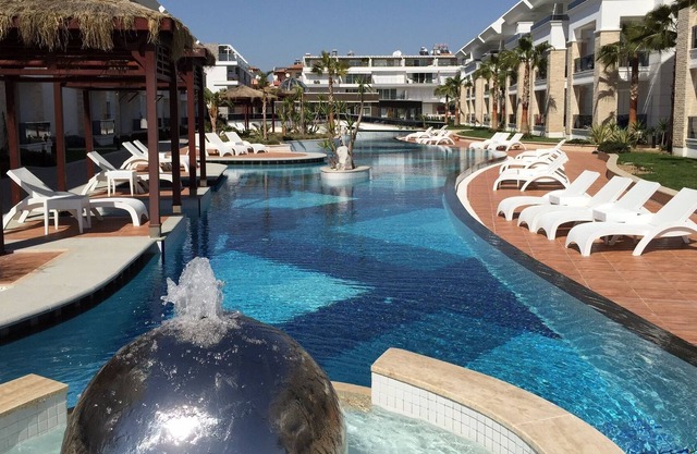 Luxury 4 bed, 3 bathroom duplex apartment *NEWLY DECORATED FOR 2022*