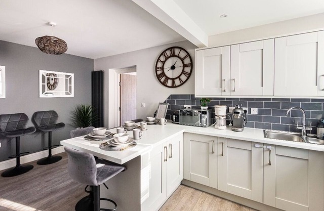 Luxury 4 bed 5 baths house ,free parking, wifi