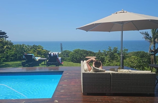 Luxury 4-bedroom Sea-view villa in Blythedale Beach