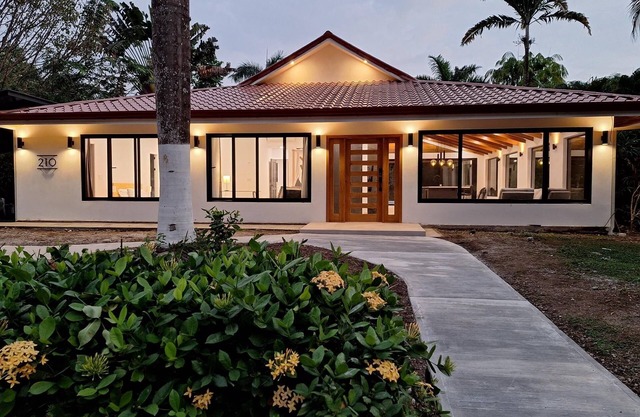 Luxury 4 Bedroom Costa Rica Oasis w/Private Pool, Steps to Beach, 24/7 Security