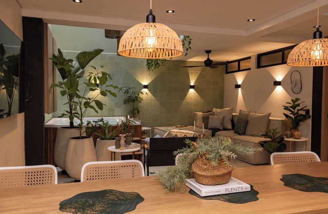 Luxury 4-bedroom house in Heart of Poblado with Hot Tub and Staff